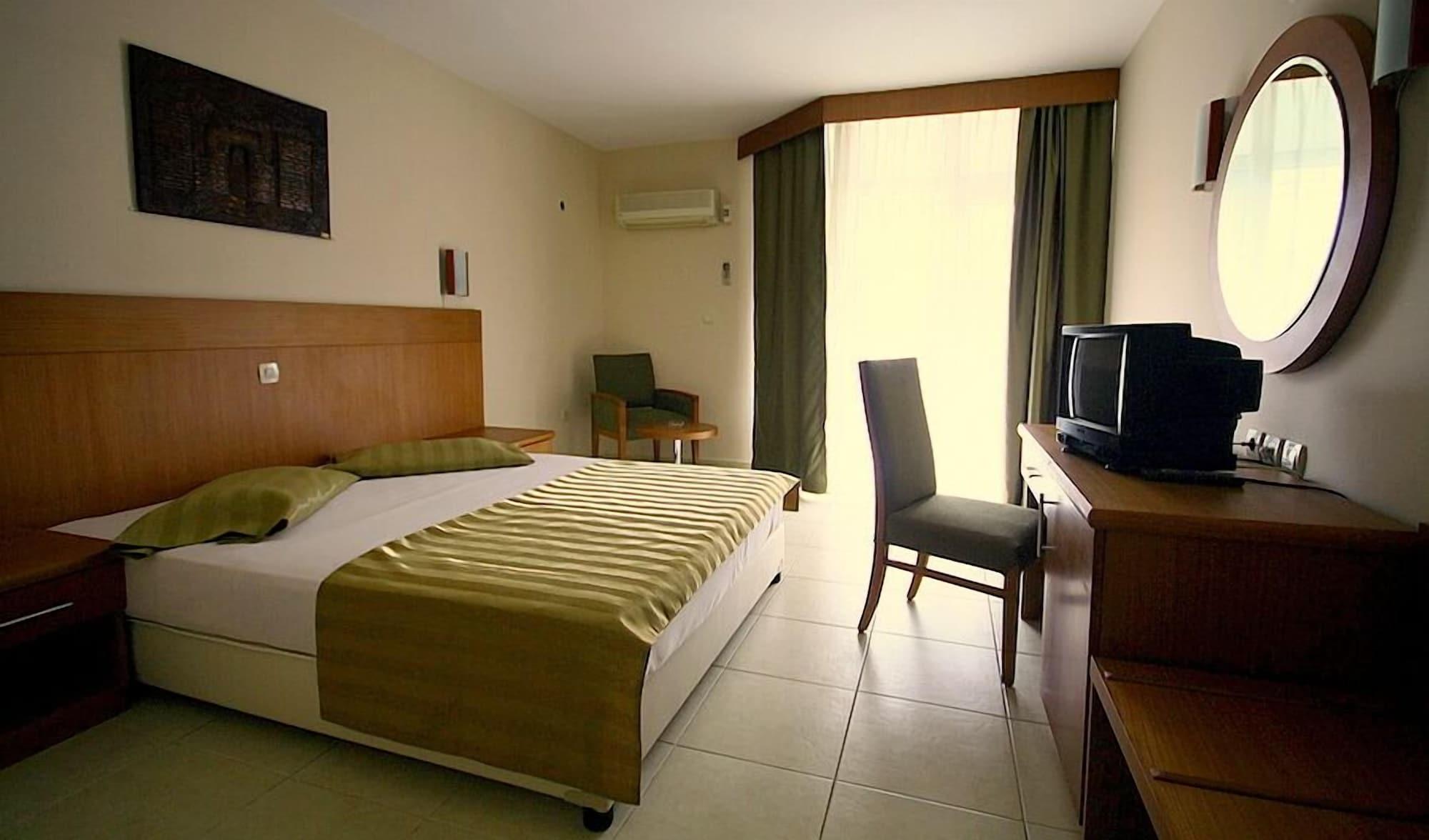 Surtel Hotel คูซาดาซี ภายนอก รูปภาพ